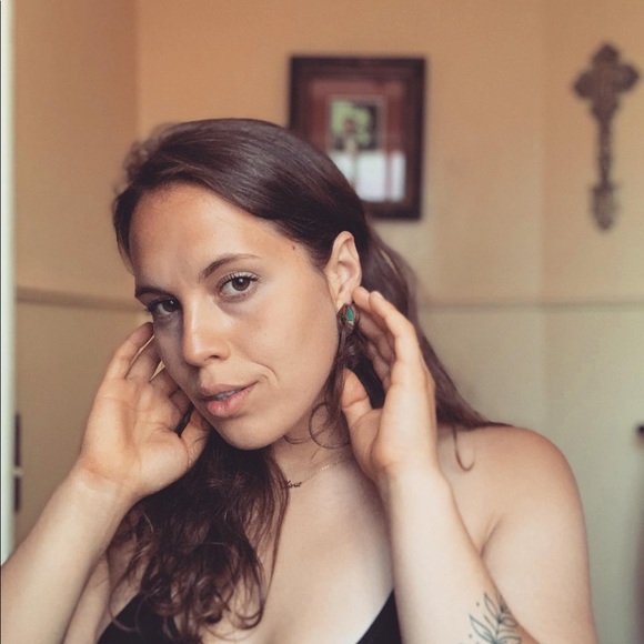 Meet your Posher, Olivia - Picture 1 of 8